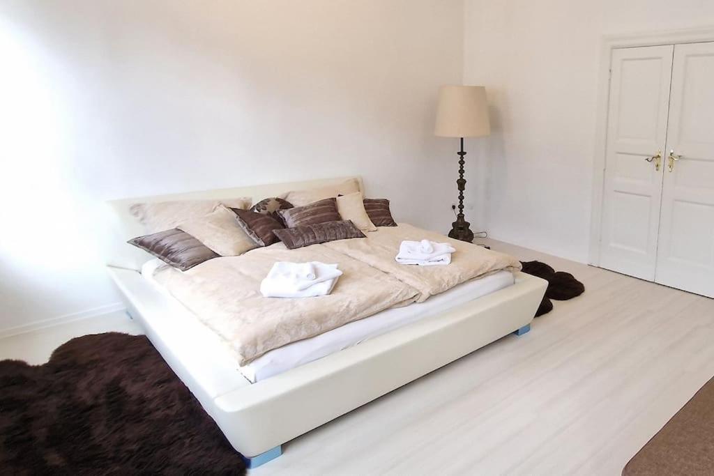 Luna City-Apartment 80Qm 2 Zimmer 2 Baeder 20Km Messe Airport Krefeld Buitenkant foto